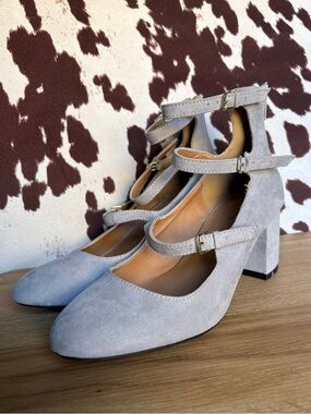 Qupid Light Gray Suede Mary Jane Style 2.5" Short Pump Heels Women's Size 7.5